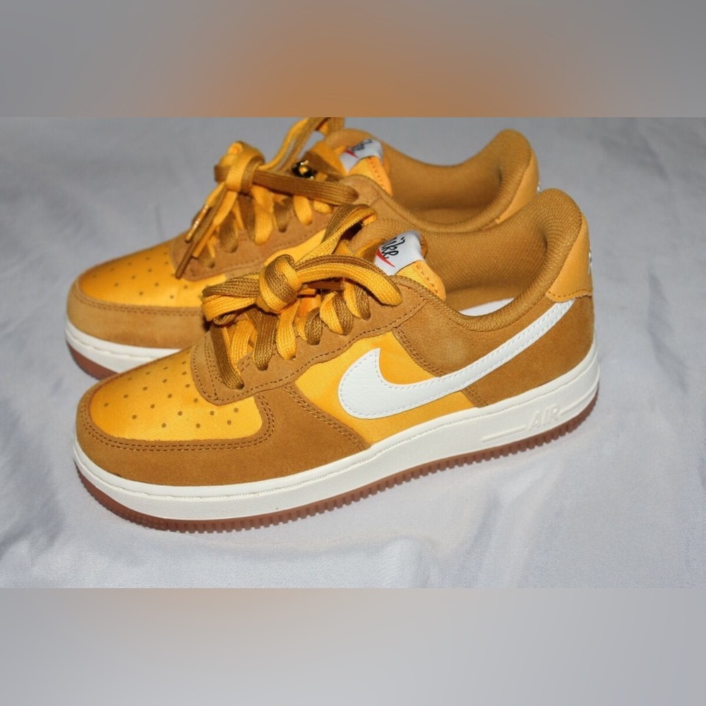 Nike Air Force 1 '07 SE University Gold